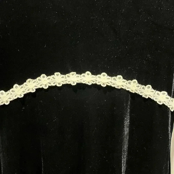 My Michelle Vintage Y2K Black Velvet White Daisy Lace‎ Trim Size 14 - Picture 4 of 7